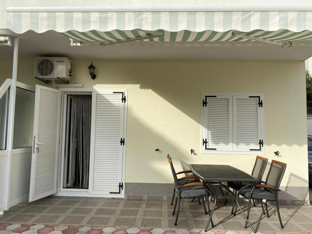 Apartmani Znaor Baška Voda Dış mekan fotoğraf